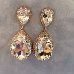Teardrop Earrings Helps You Creating a Sparkly Statement